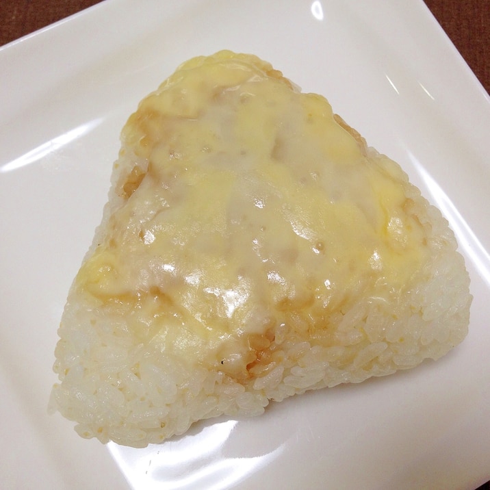 しょうゆが香ばしい☆焼きチーズおにぎり